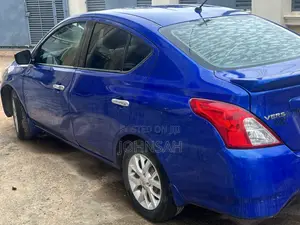 Nissan Versa 1.6 SV 2016 Blue