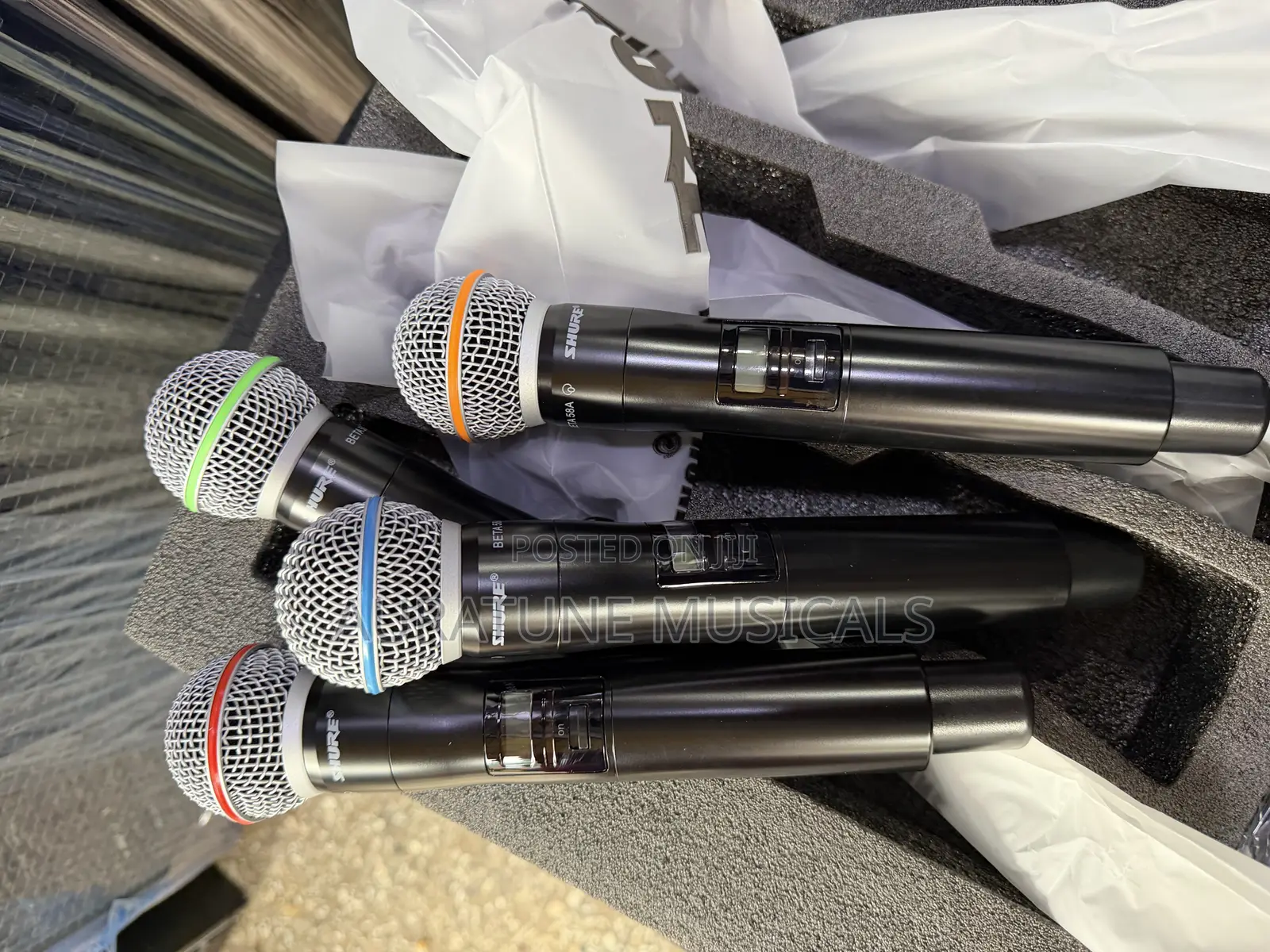 Shure TS3300(4 in 1)multi-Transmitte Wireless Microphone System.