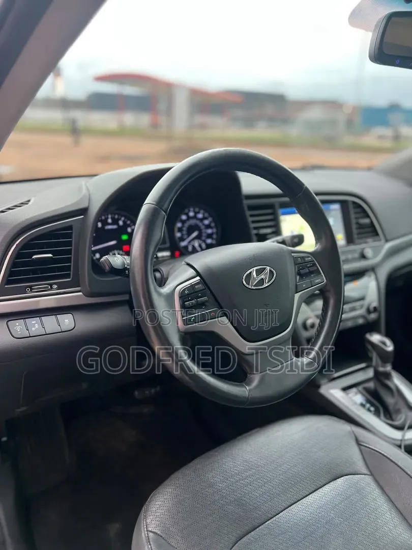 Hyundai Elantra 2017 Silver