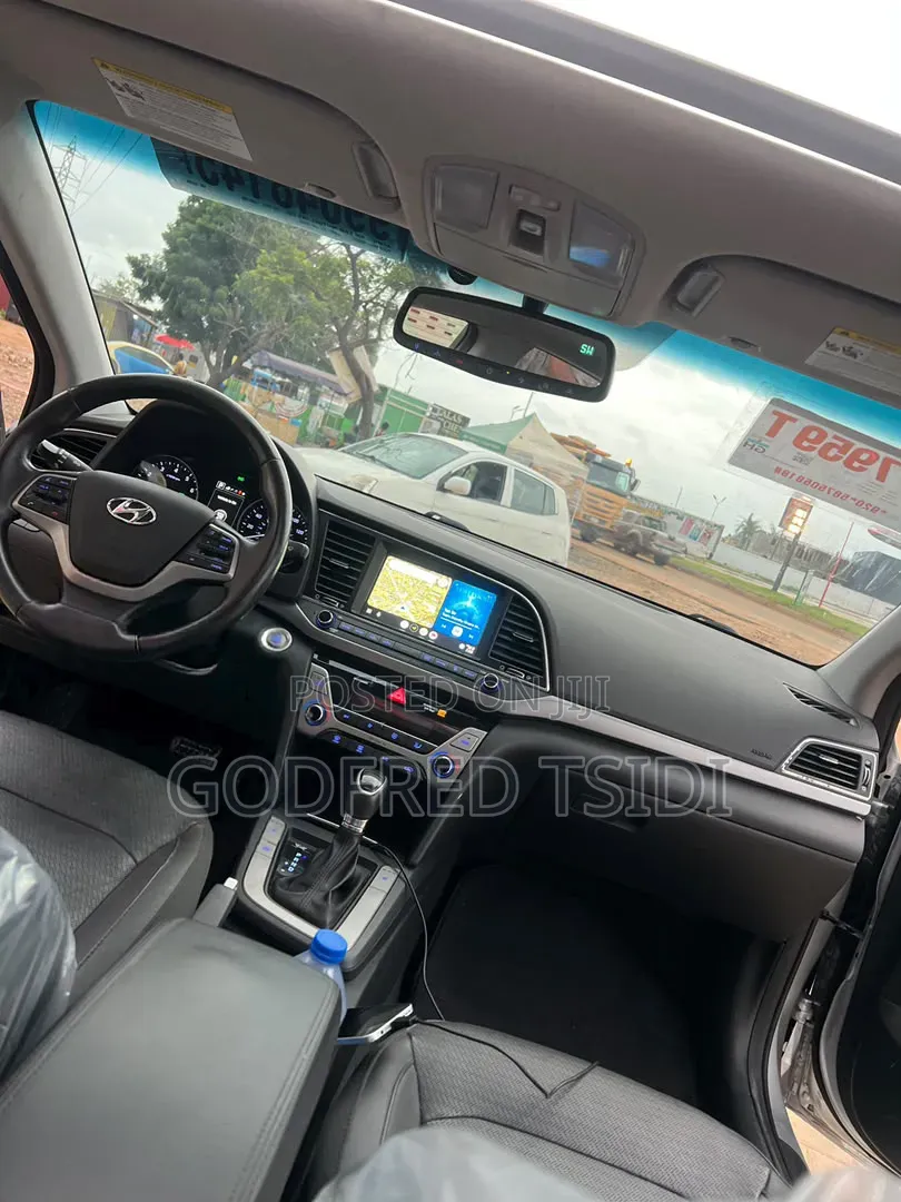 Hyundai Elantra 2017 Silver