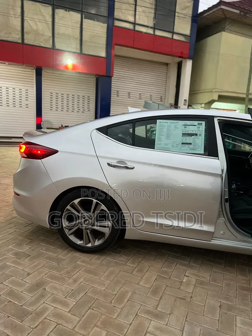 Hyundai Elantra 2017 Silver