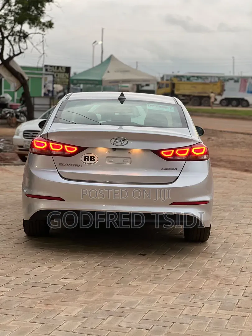 Hyundai Elantra 2017 Silver