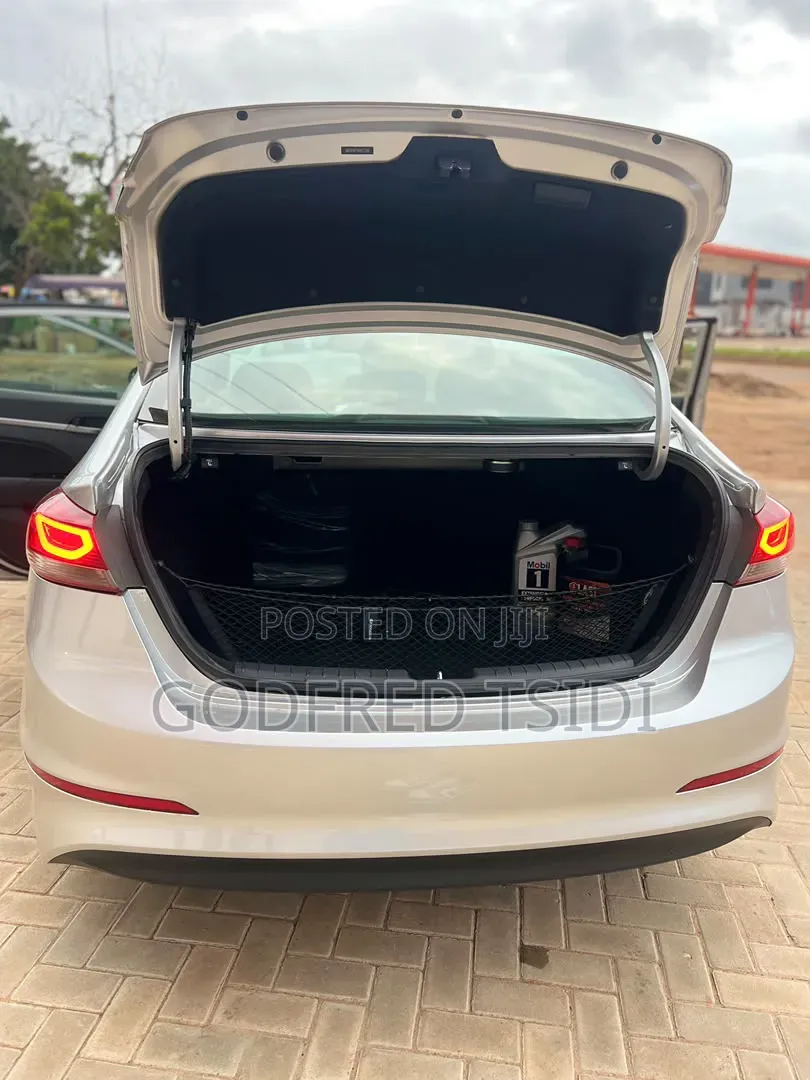 Hyundai Elantra 2017 Silver