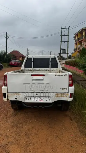 Tata Xenon 2024 White