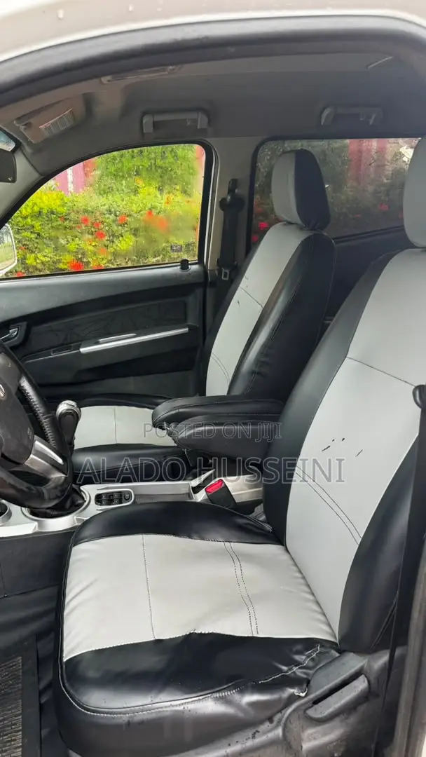 Tata Xenon 2024 White