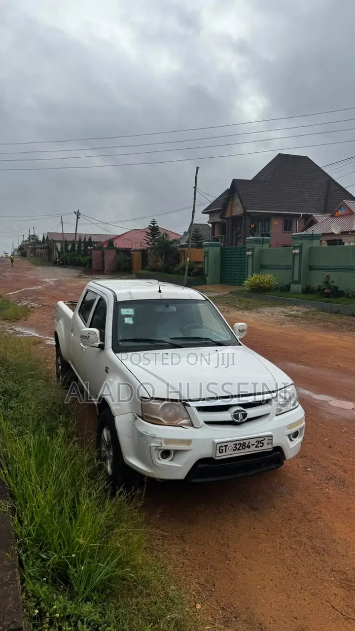 Tata Xenon 2024 White