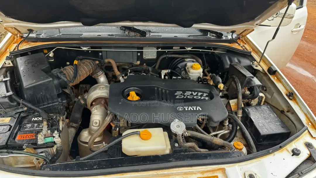 Tata Xenon 2024 White