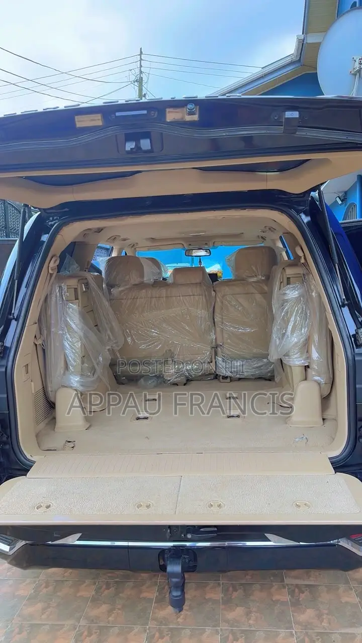 Toyota Land Cruiser 2022 Black