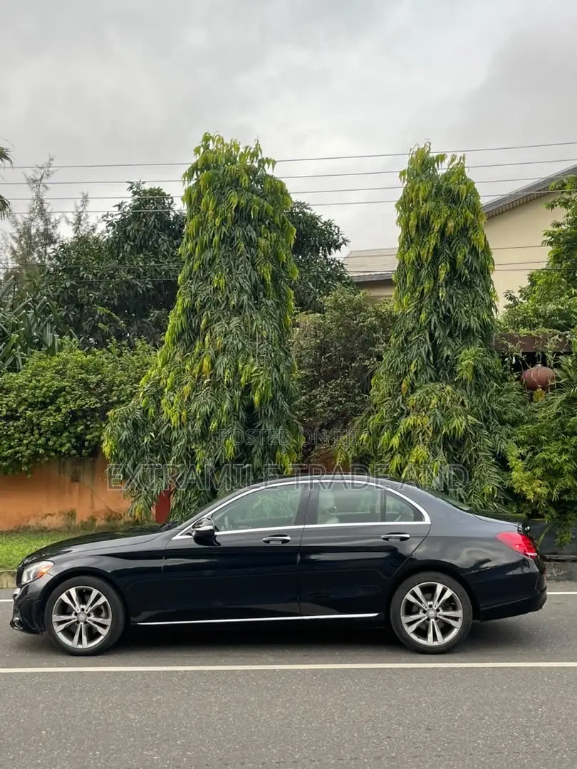 Mercedes-Benz C300 Luxury 4dr AWD 4Matic Sedan (2.0L 4cyl 7A) 2015