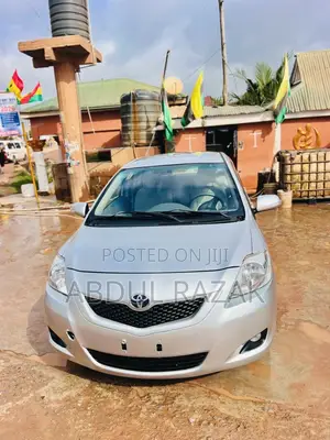 Toyota Belta 2012 Silver