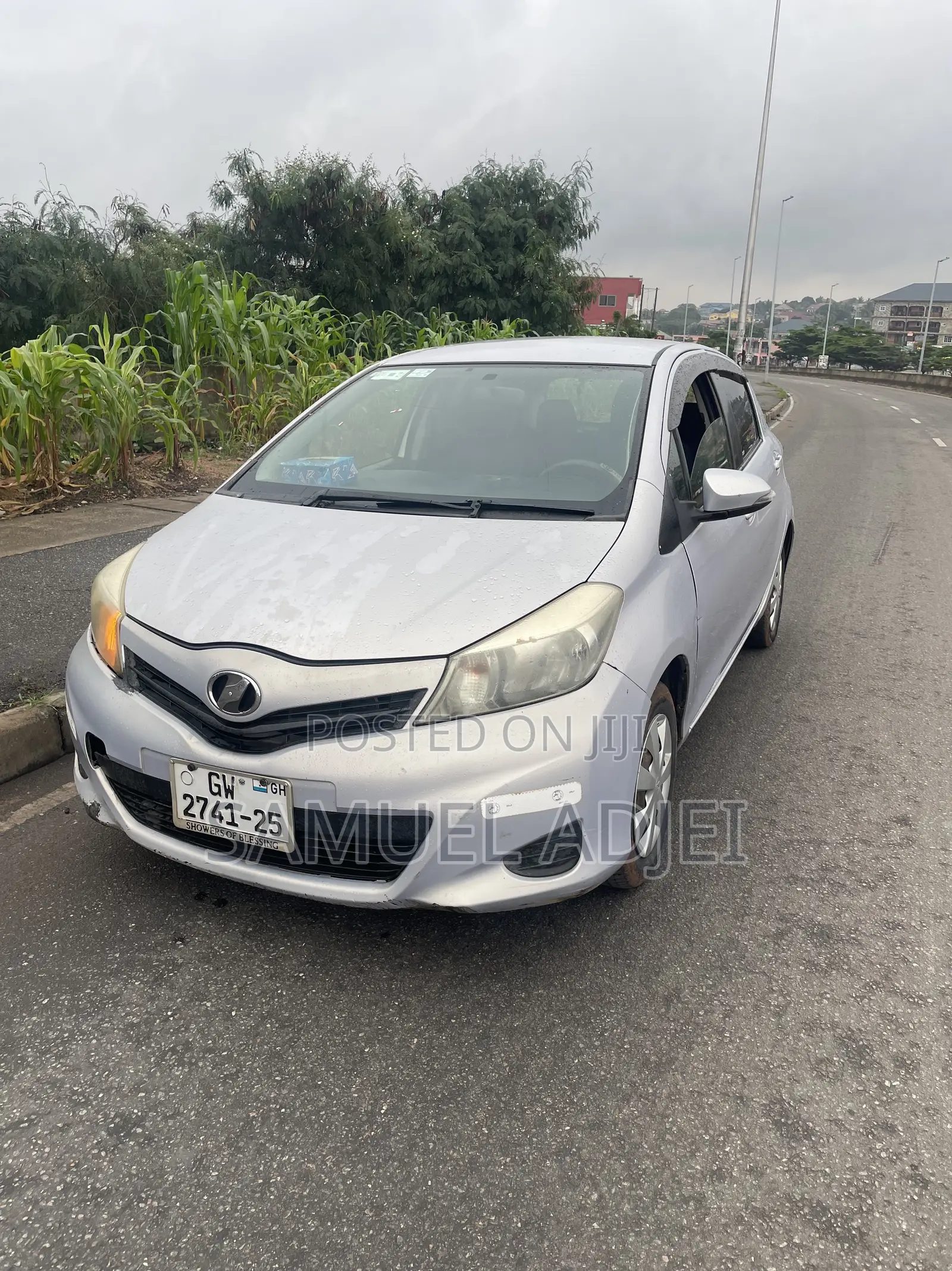 Toyota Vitz 2012 Silver