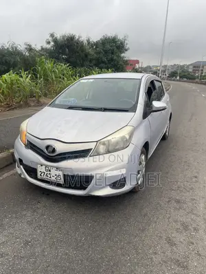 Toyota Vitz 2012 Silver