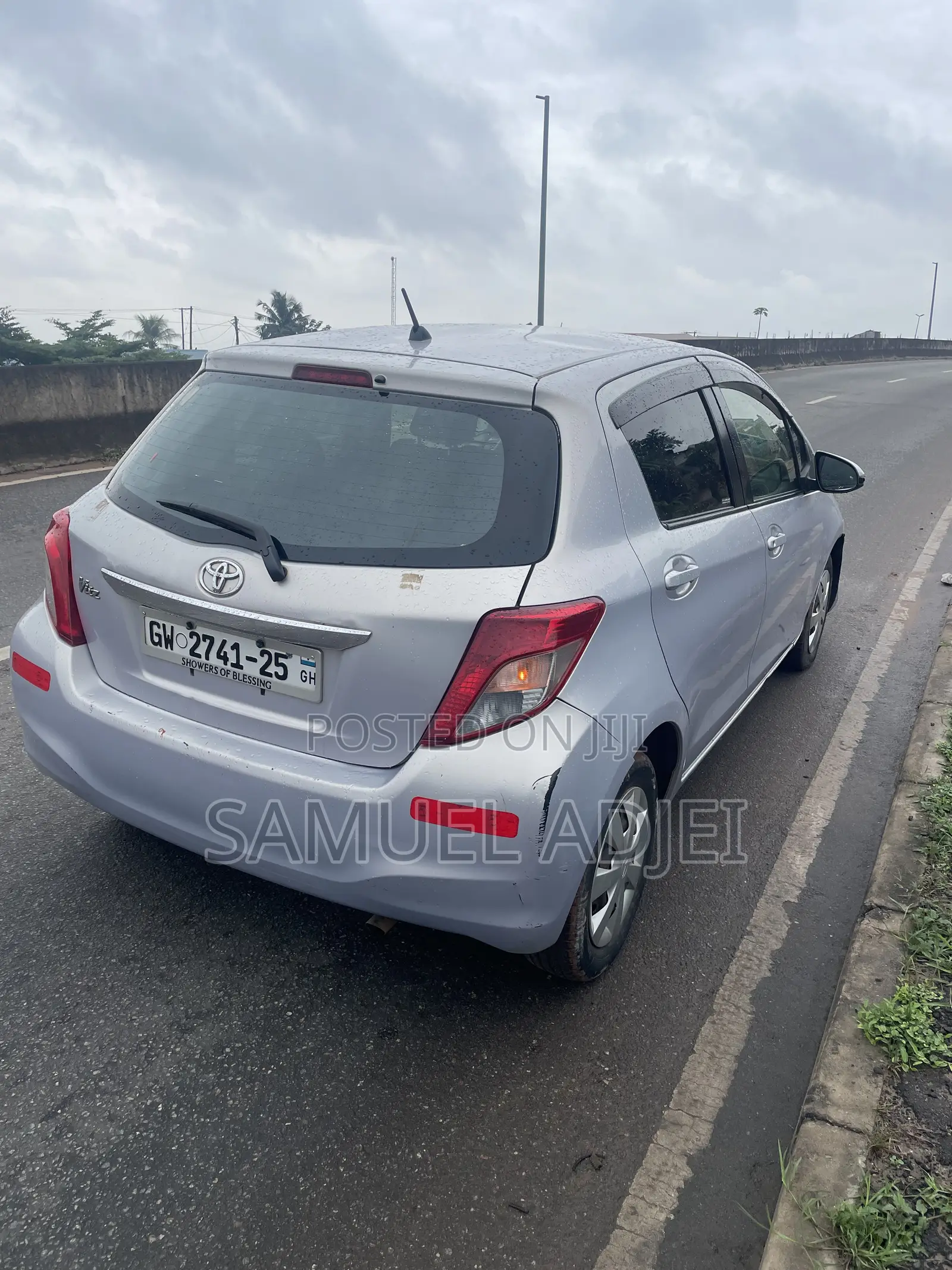Toyota Vitz 2012 Silver