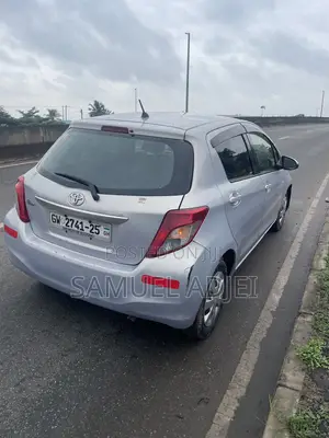 Toyota Vitz 2012 Silver