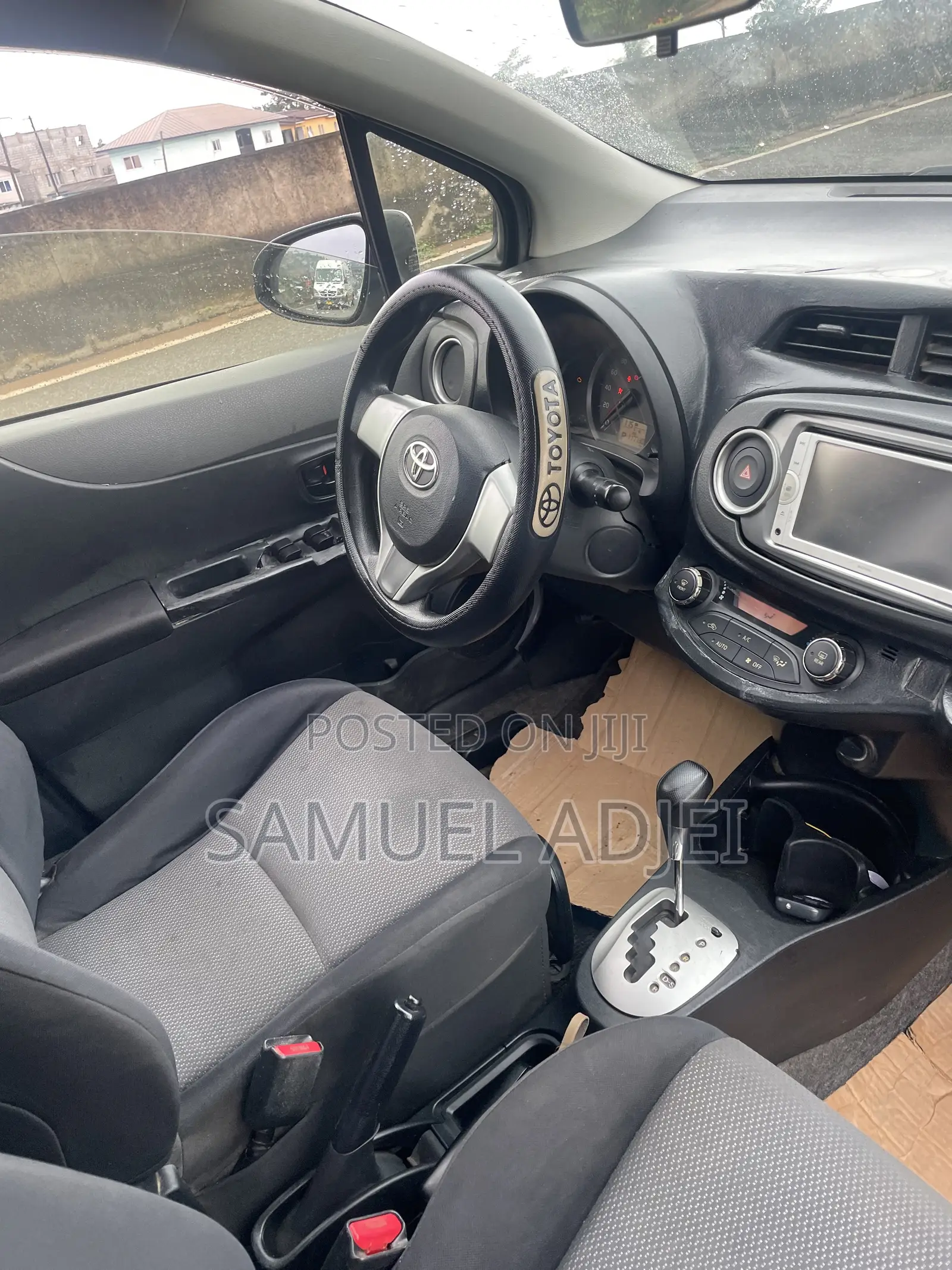 Toyota Vitz 2012 Silver