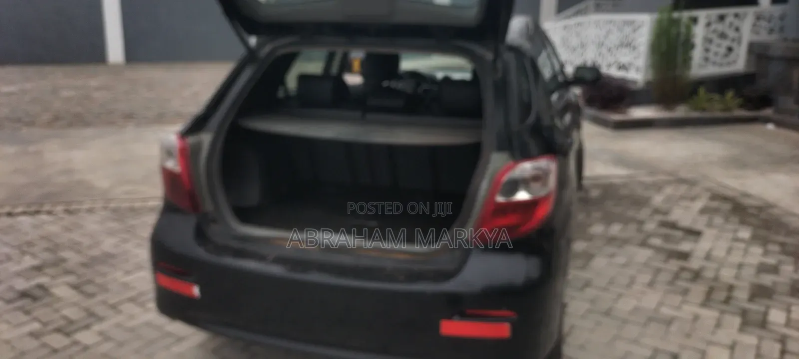 Toyota Matrix Hatchback FWD (1.8L 4cyl 5M) 2008 Black