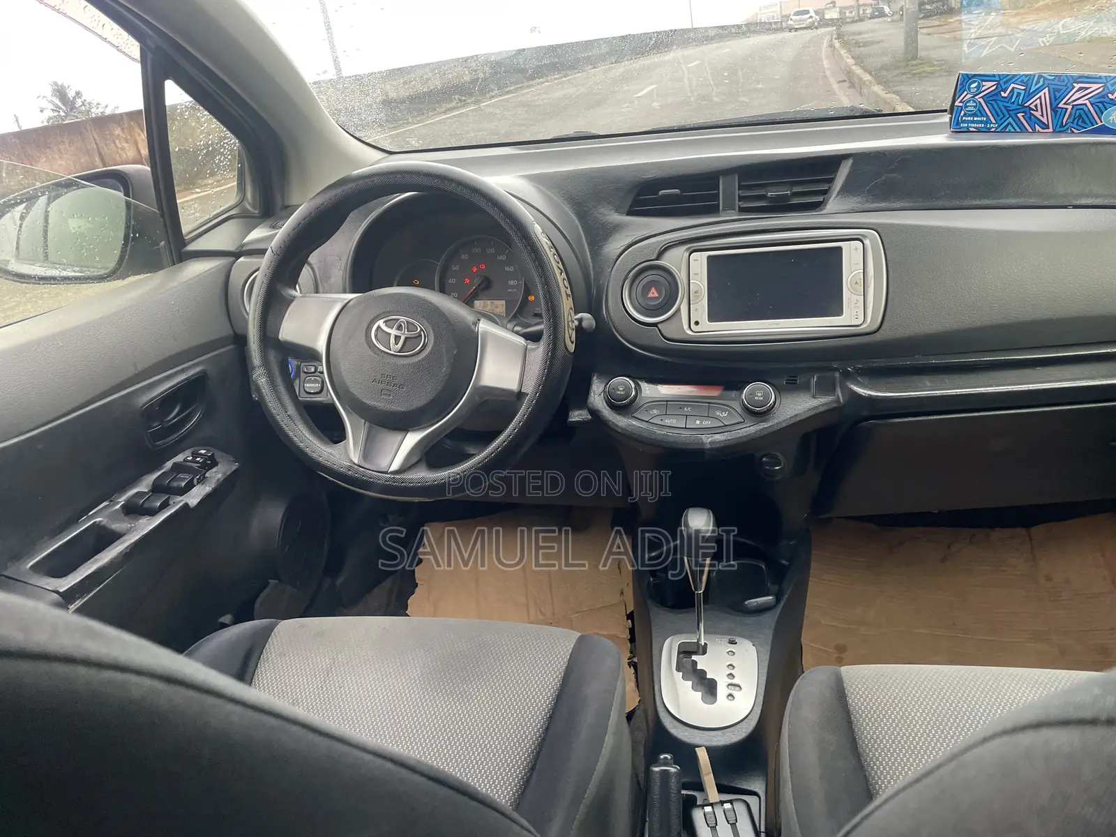 Toyota Vitz 2012 Silver
