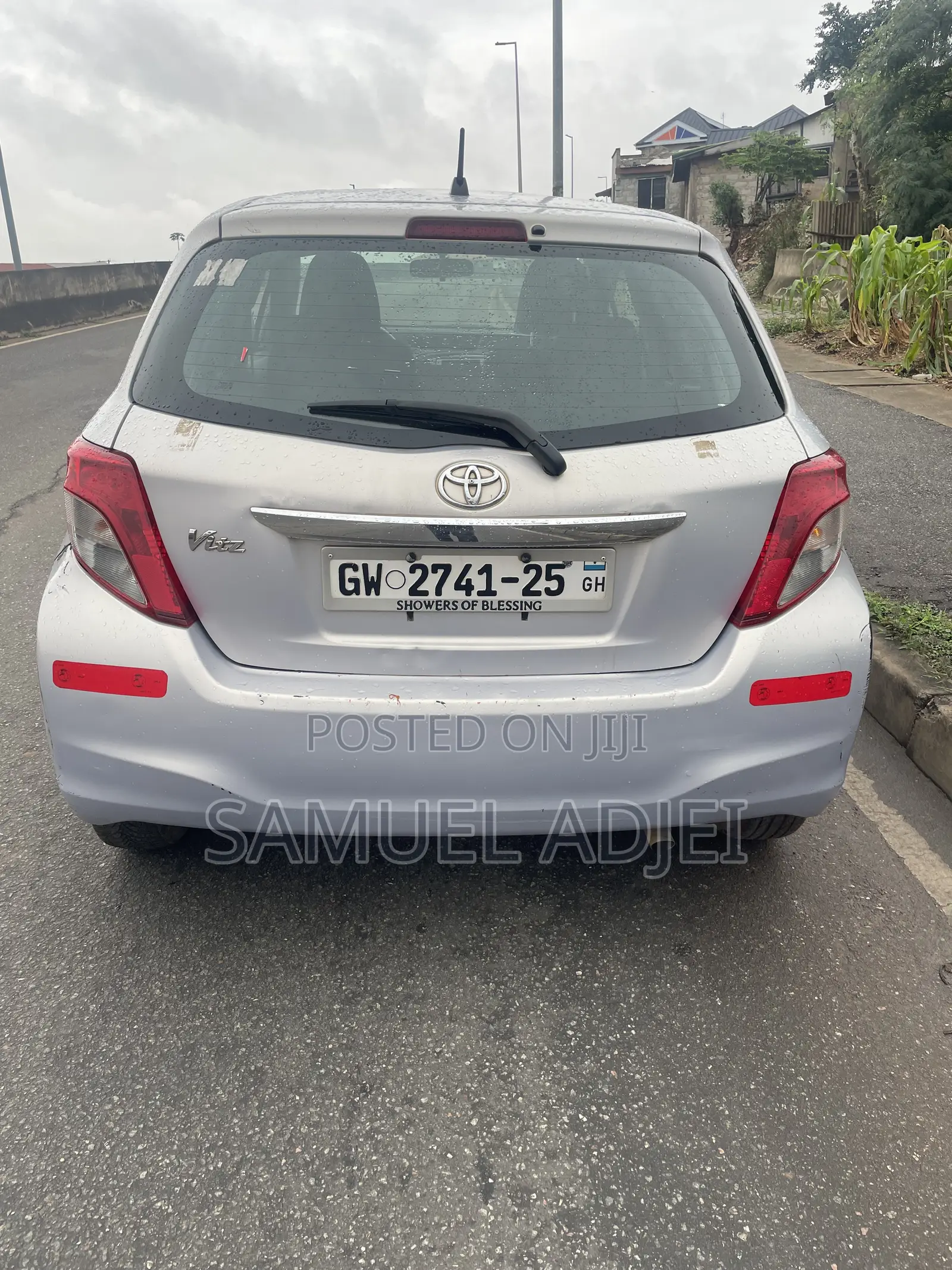 Toyota Vitz 2012 Silver