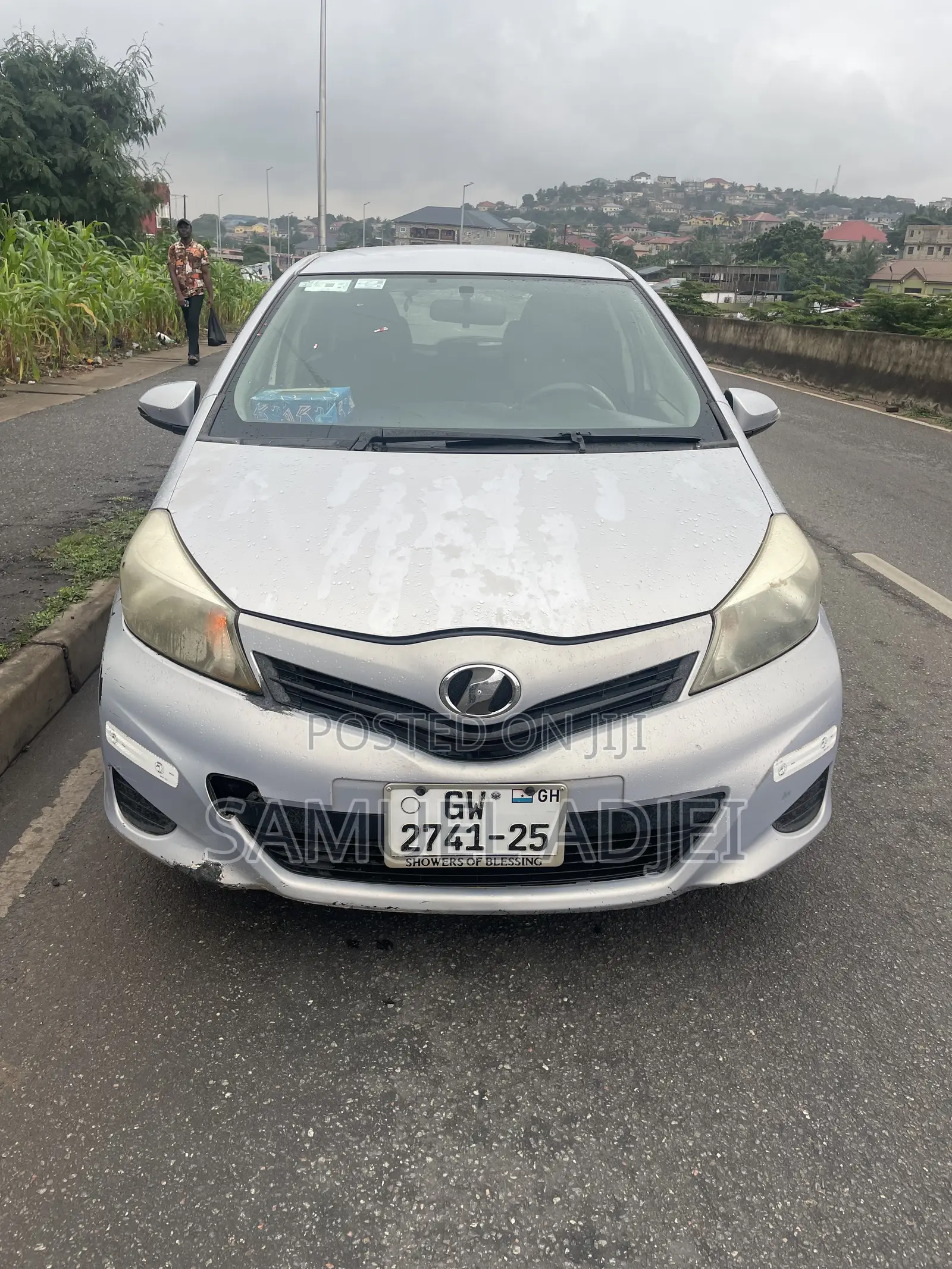 Toyota Vitz 2012 Silver