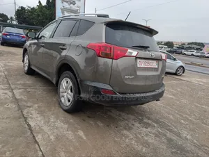 Toyota RAV4 LE 4dr SUV AWD (2.5L 4cyl 6A) 2015 Brown