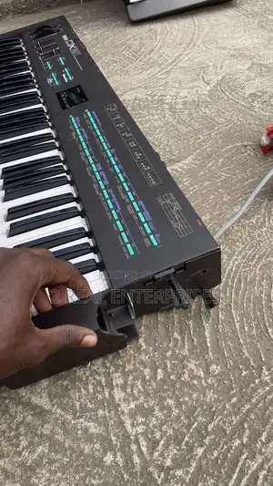 Vintage Yamaha DX21 Programmable Algorithm Synthesizer 61 Keys.