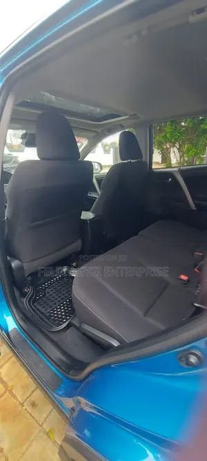 Toyota RAV4 2018 Blue