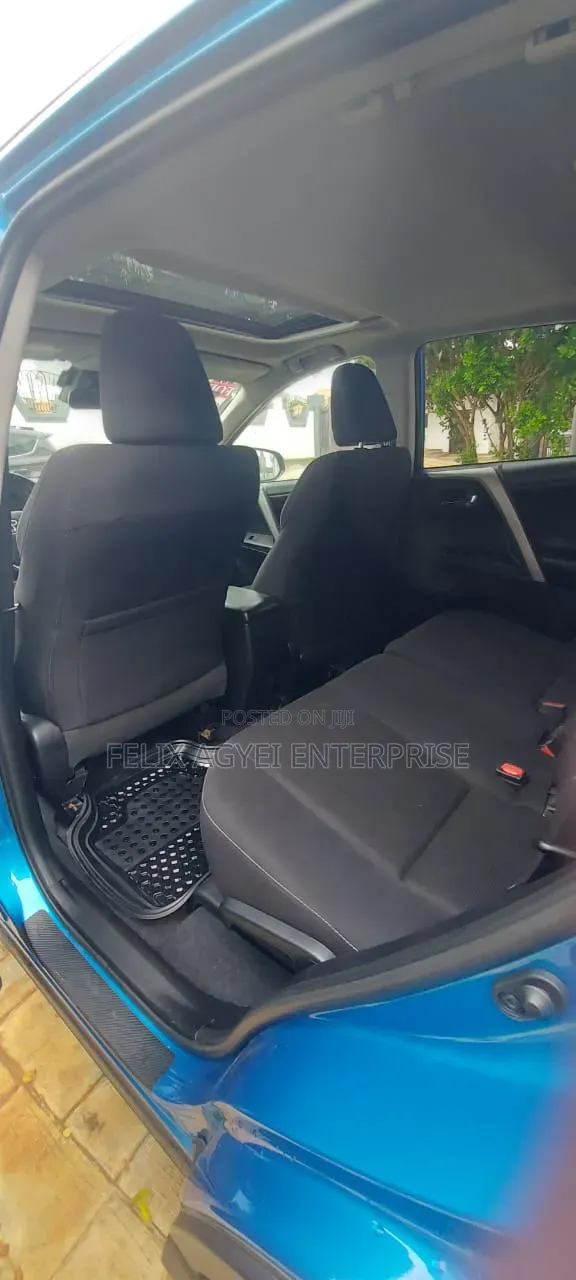 Toyota RAV4 2018 Blue