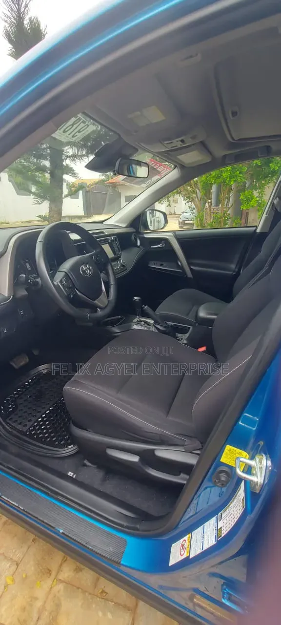 Toyota RAV4 2018 Blue