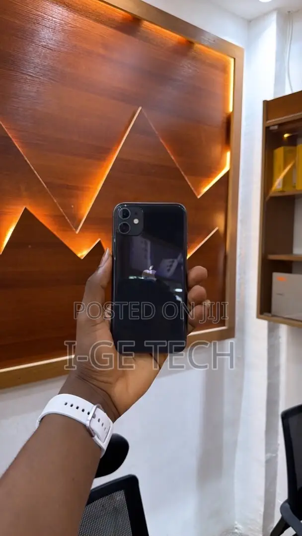 New Apple iPhone 11 64 GB White