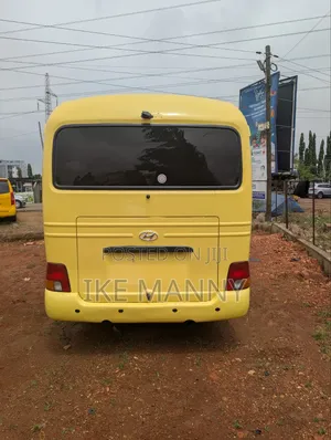 Hyundai County 2016 Yellow