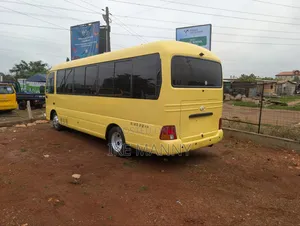 Hyundai County 2016 Yellow