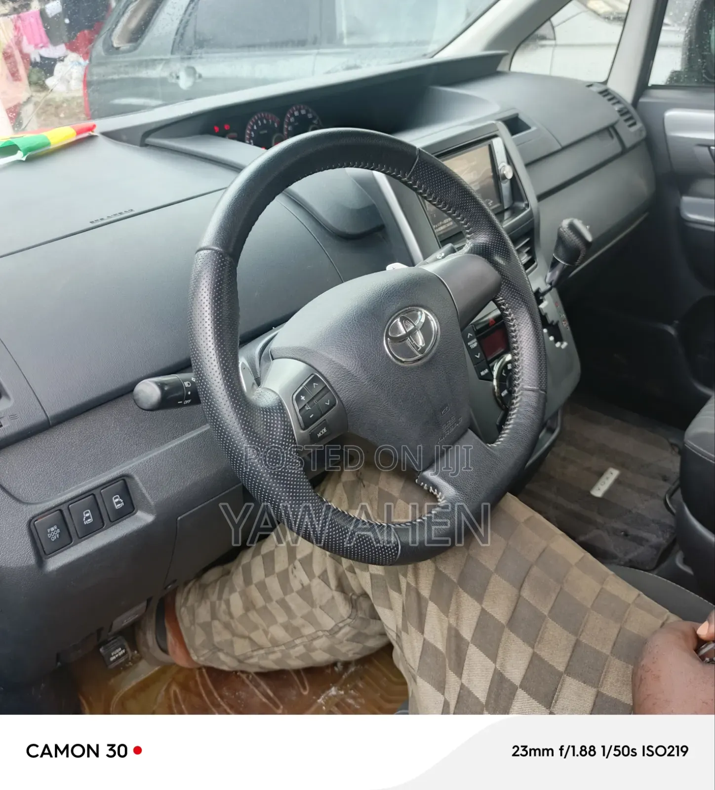 Toyota Voxy 2013 Pink