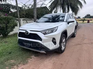 Toyota RAV4 XLE Premium FWD 2023 White