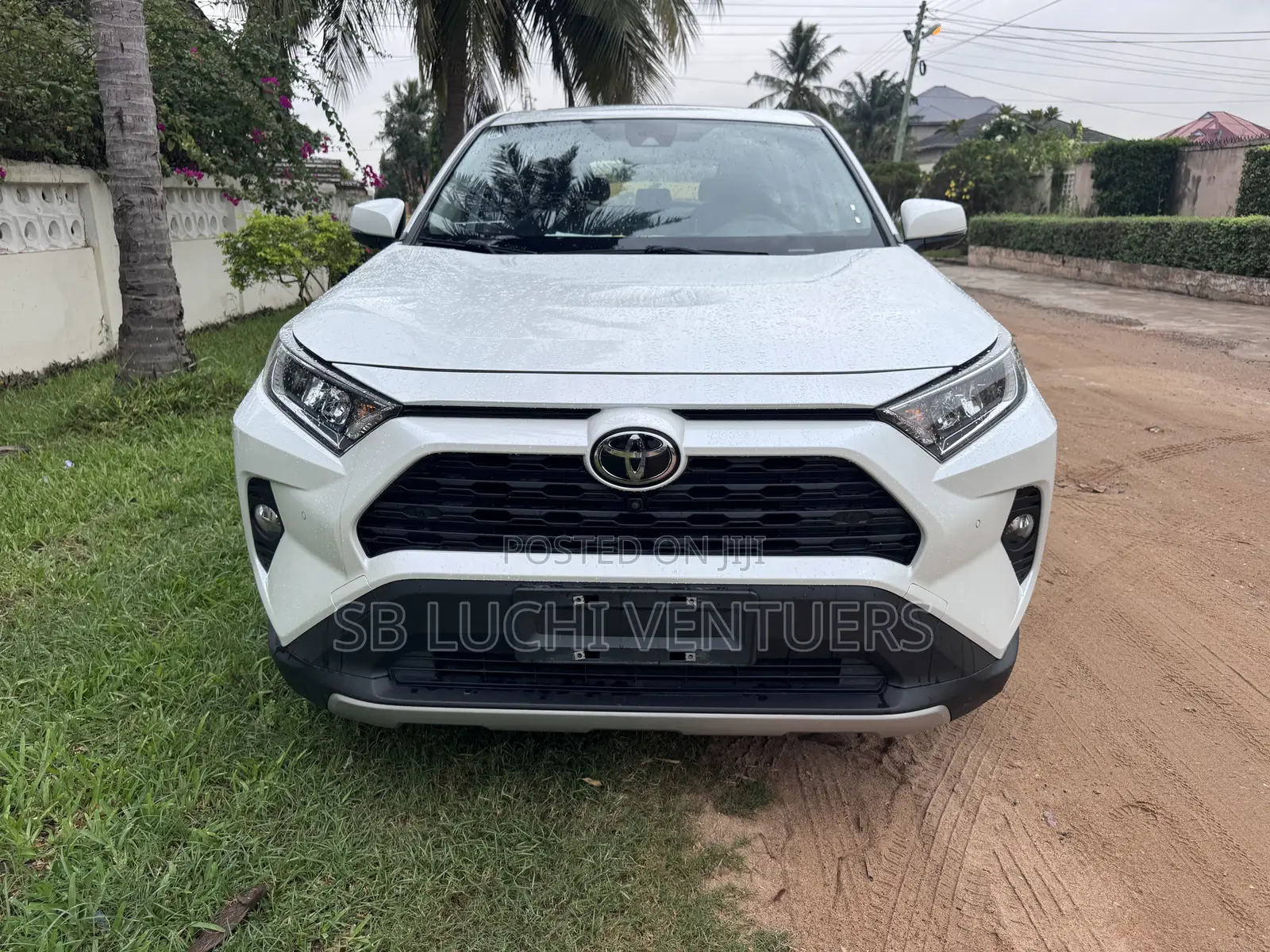 Toyota RAV4 XLE Premium FWD 2023 White
