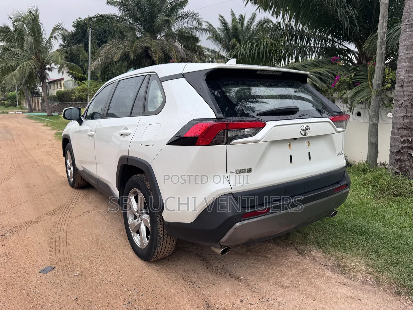 Toyota RAV4 XLE Premium FWD 2023 White