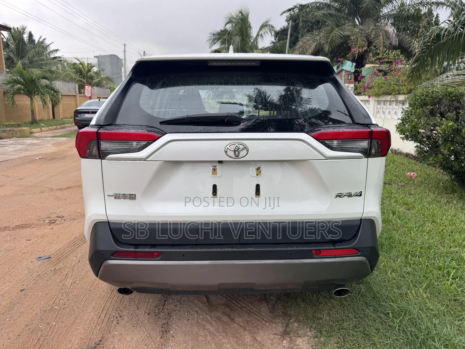 Toyota RAV4 XLE Premium FWD 2023 White