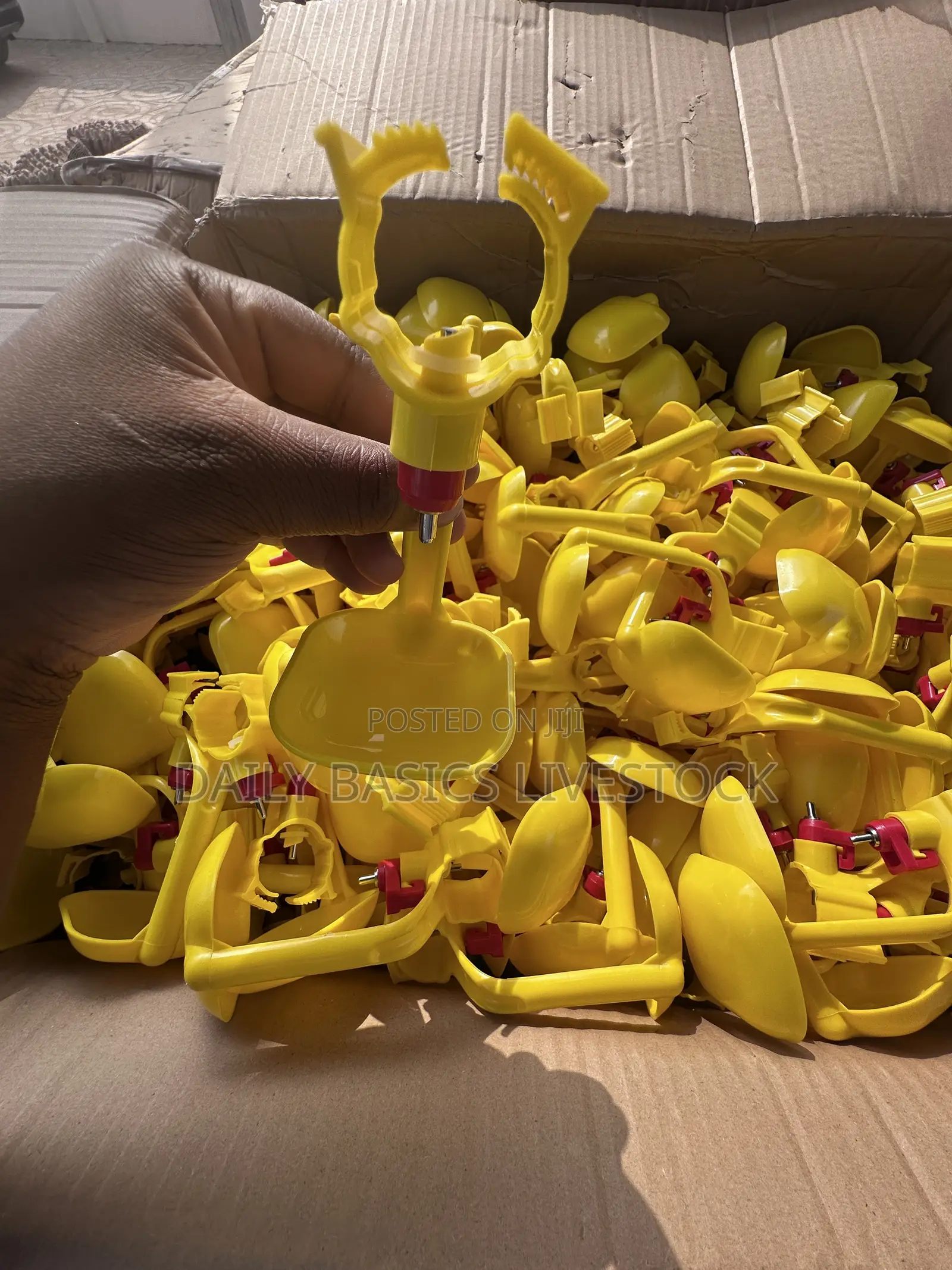 Poultry Nipples With Cup - Yellow