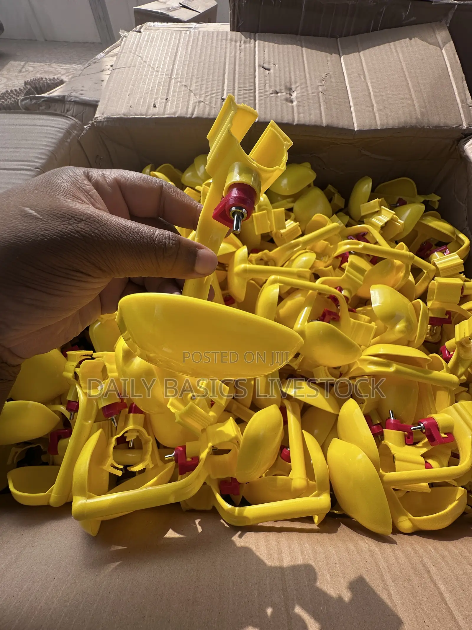Poultry Nipples With Cup - Yellow