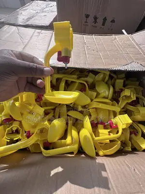 Poultry Nipples With Cup - Yellow