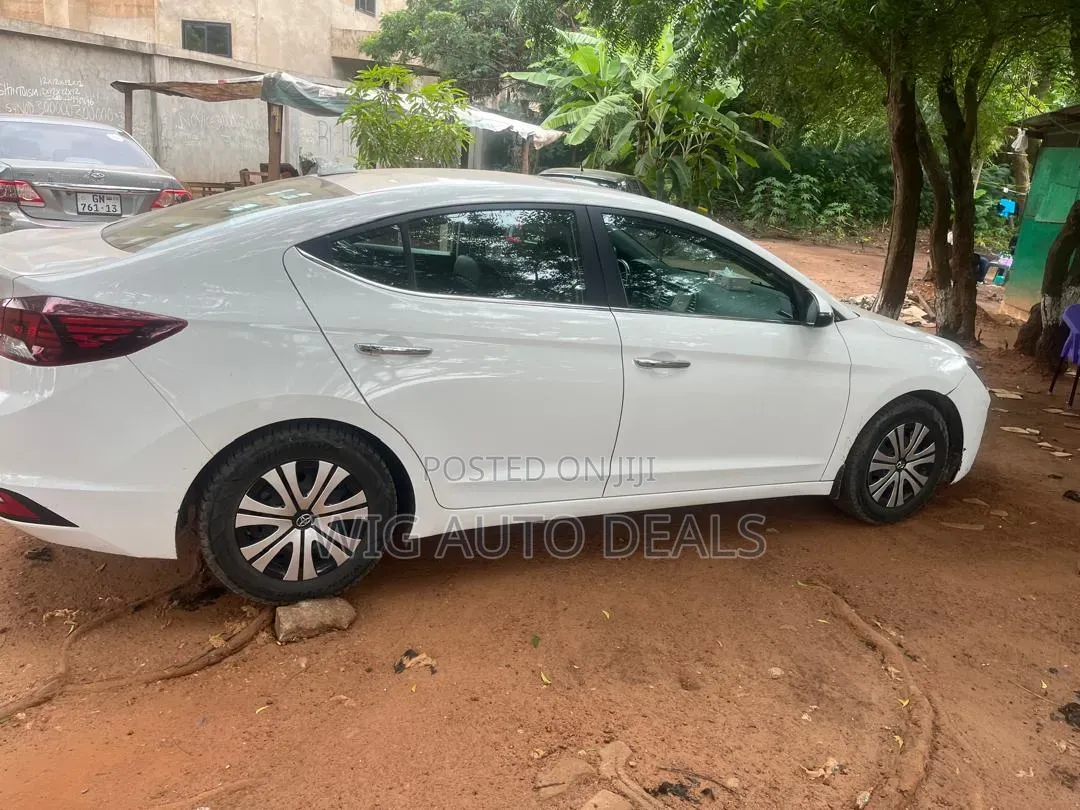Hyundai Elantra 2019 White