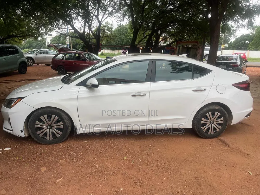 Hyundai Elantra 2019 White