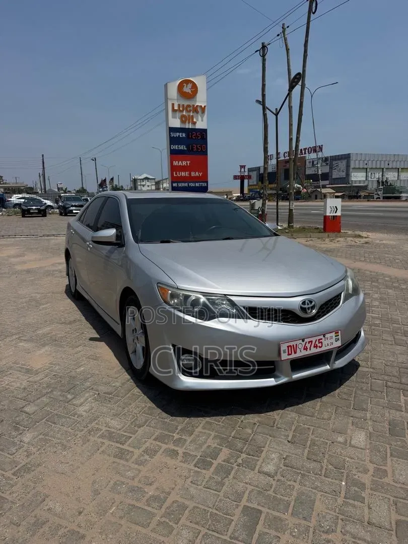 Toyota Camry 2014 Silver
