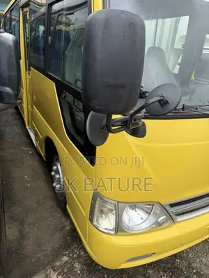 Hyundai County 2016 Yellow