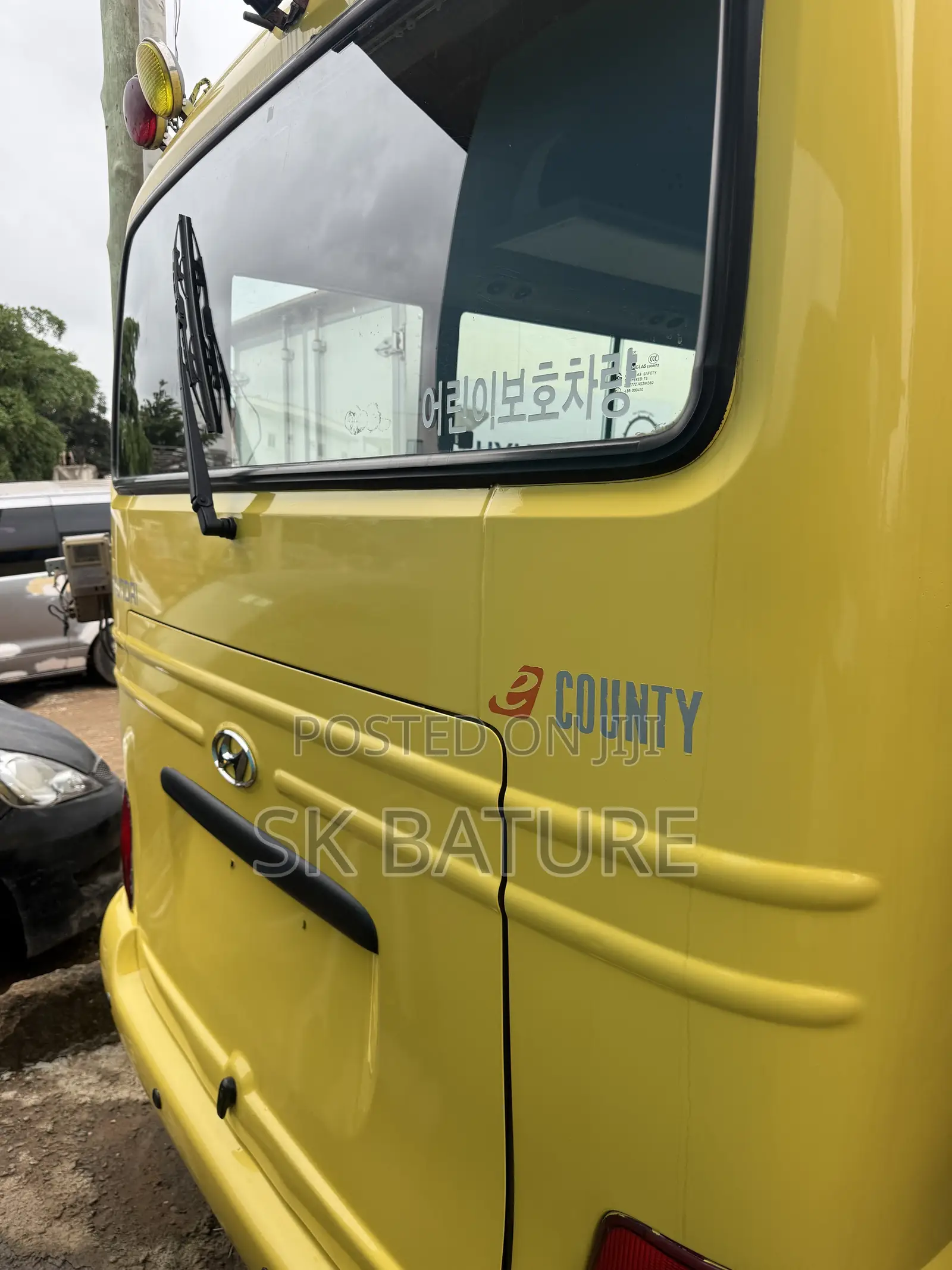 Hyundai County 2016 Yellow