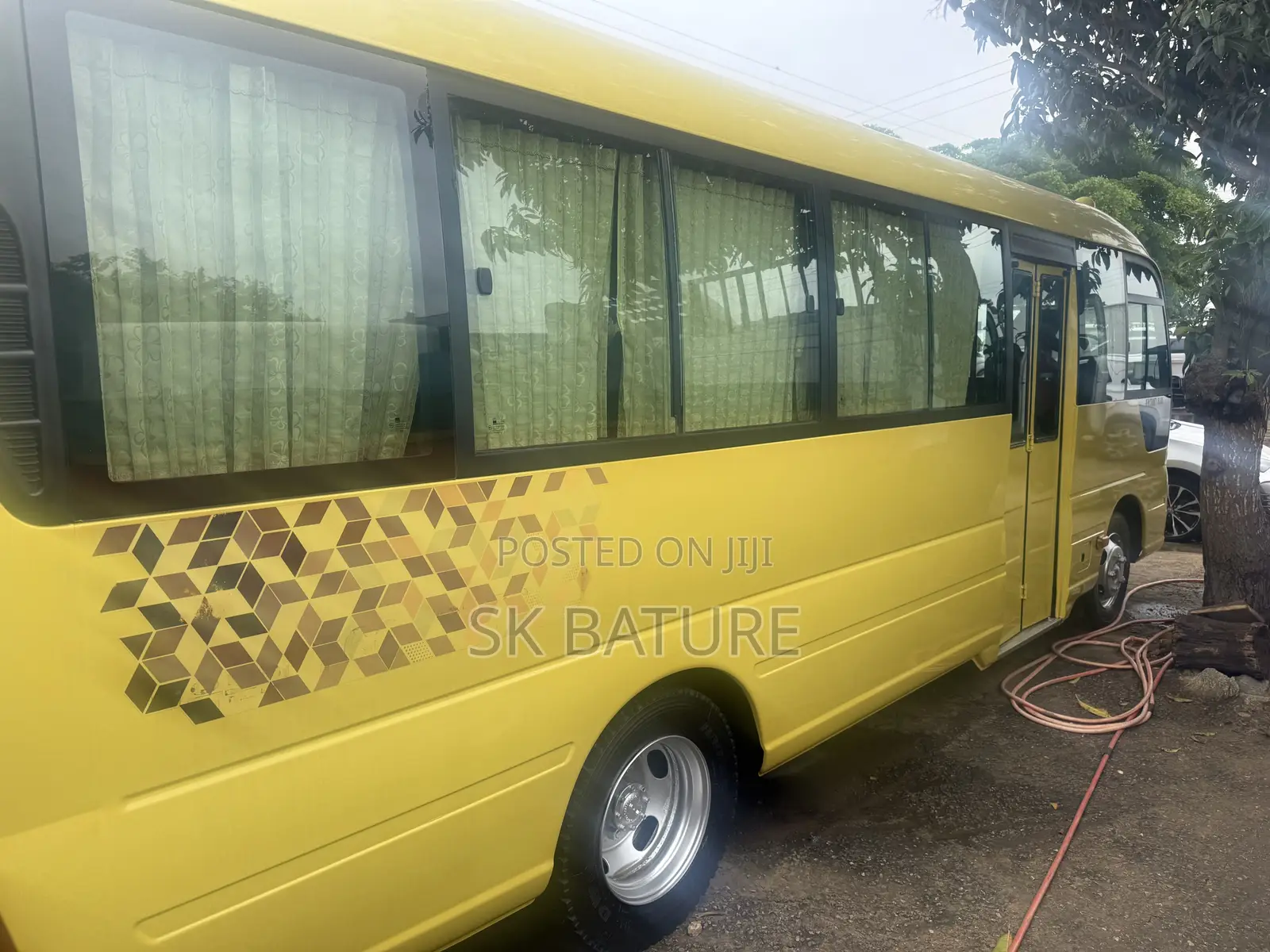 Hyundai County 2016 Yellow
