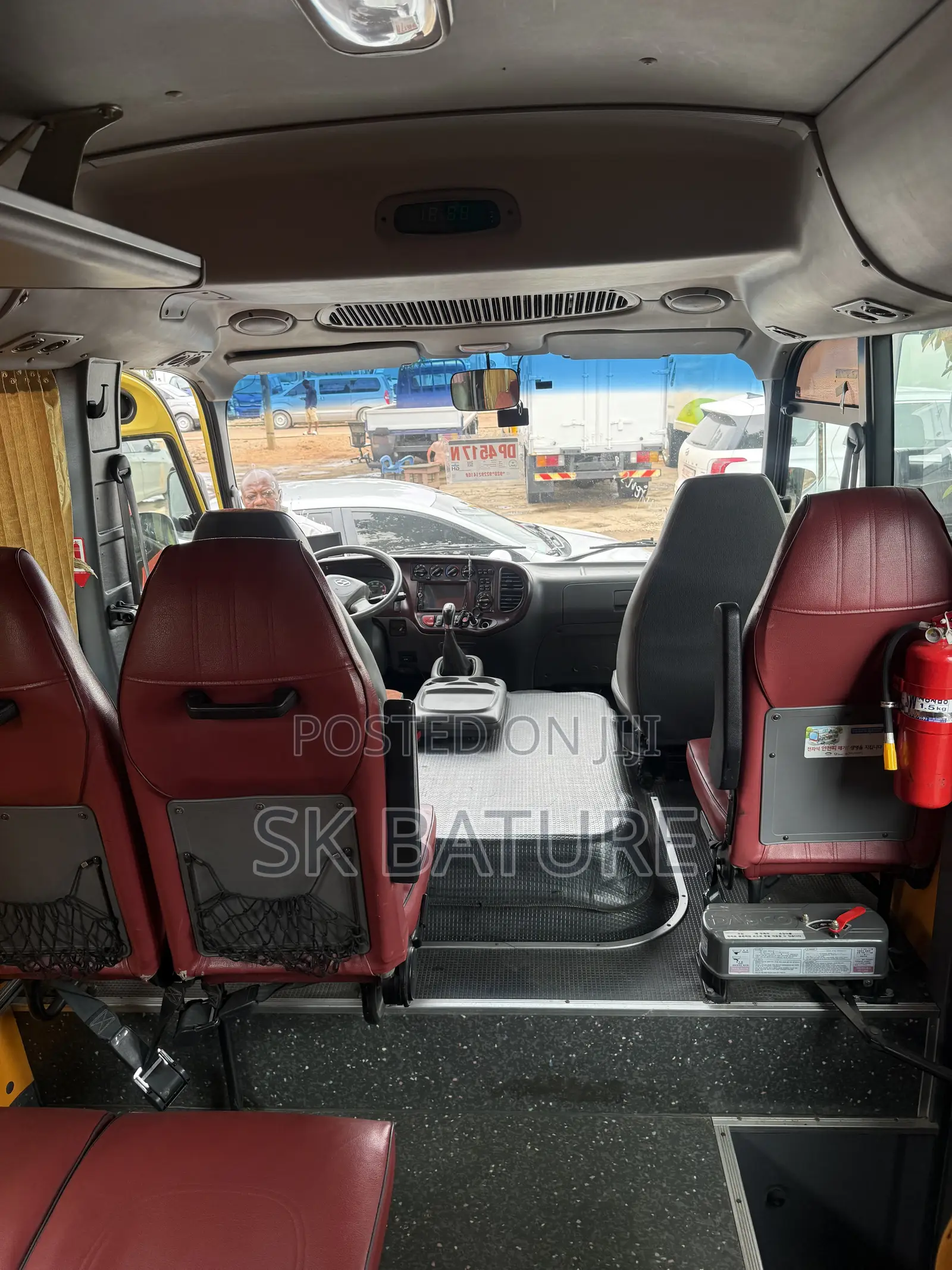 Hyundai County 2016 Yellow