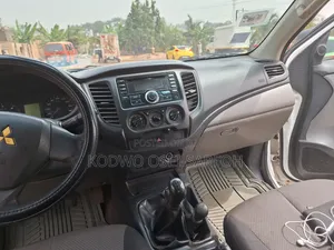 Mitsubishi L200 2016 White