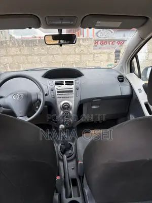 Toyota Yaris L Hatchback 3dr 2013 Black