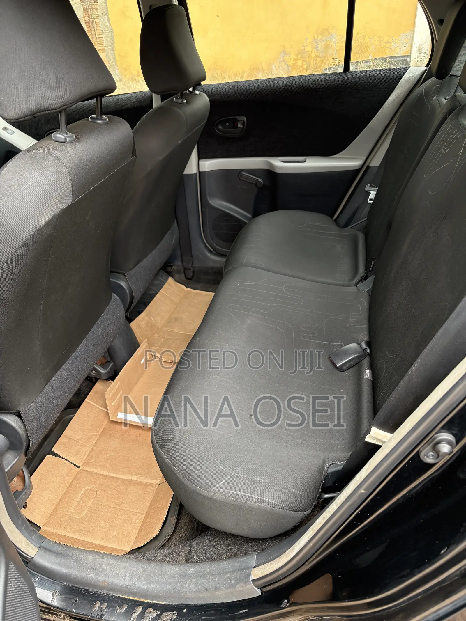 Toyota Yaris L Hatchback 3dr 2013 Black
