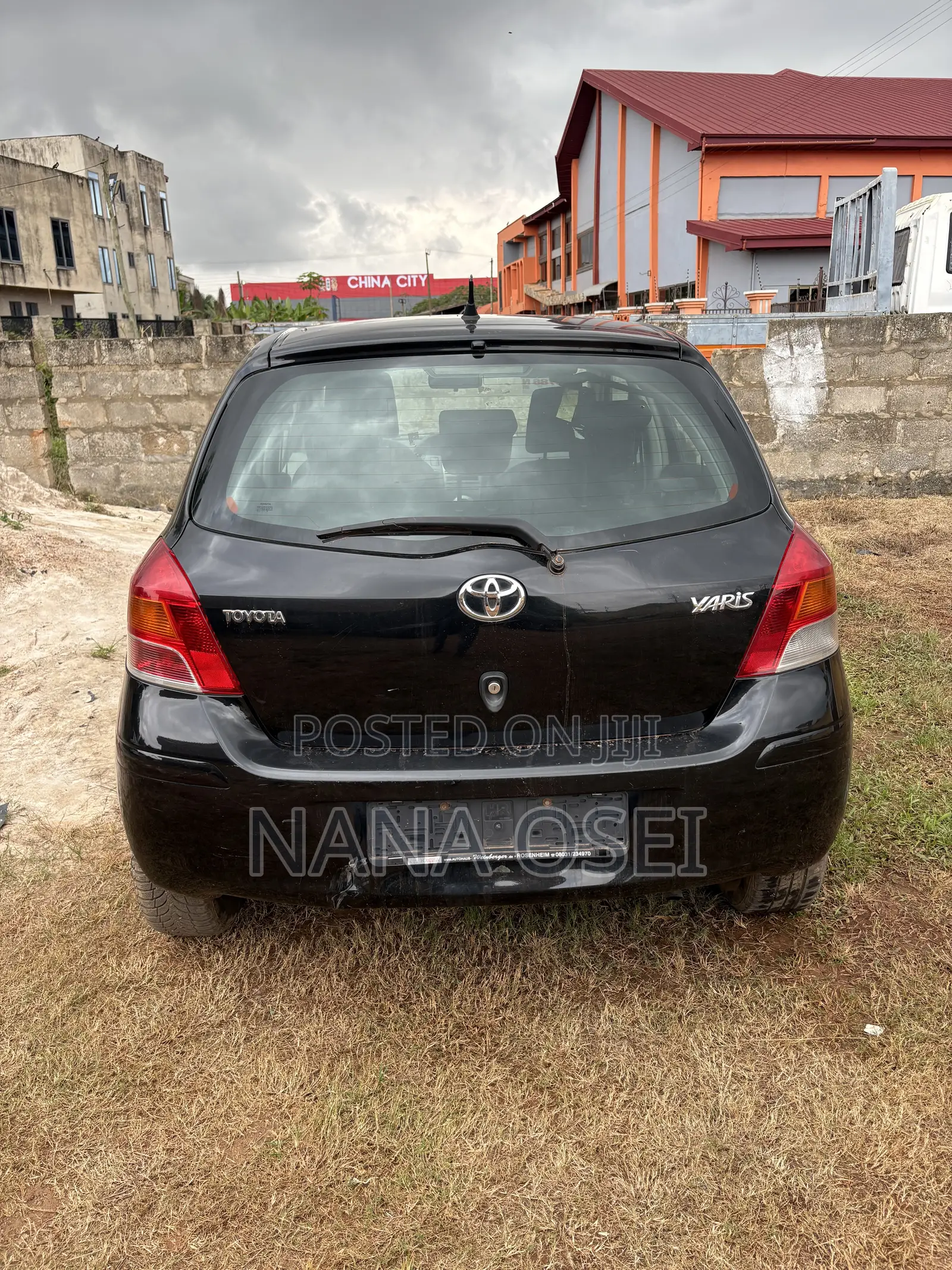 Toyota Yaris L Hatchback 3dr 2013 Black